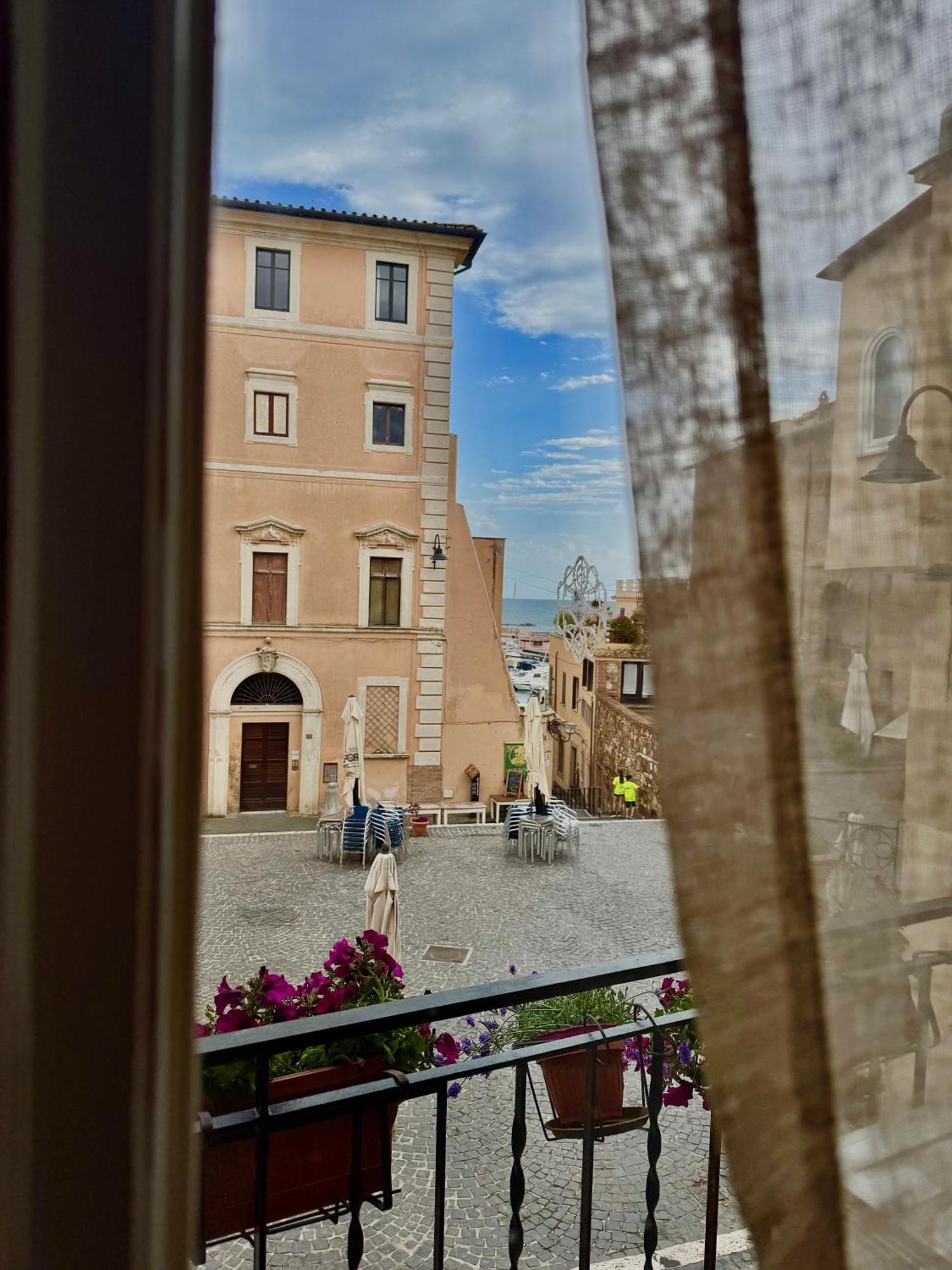 Il Vicolo B&B Giubileo Nettuno Bagian luar foto